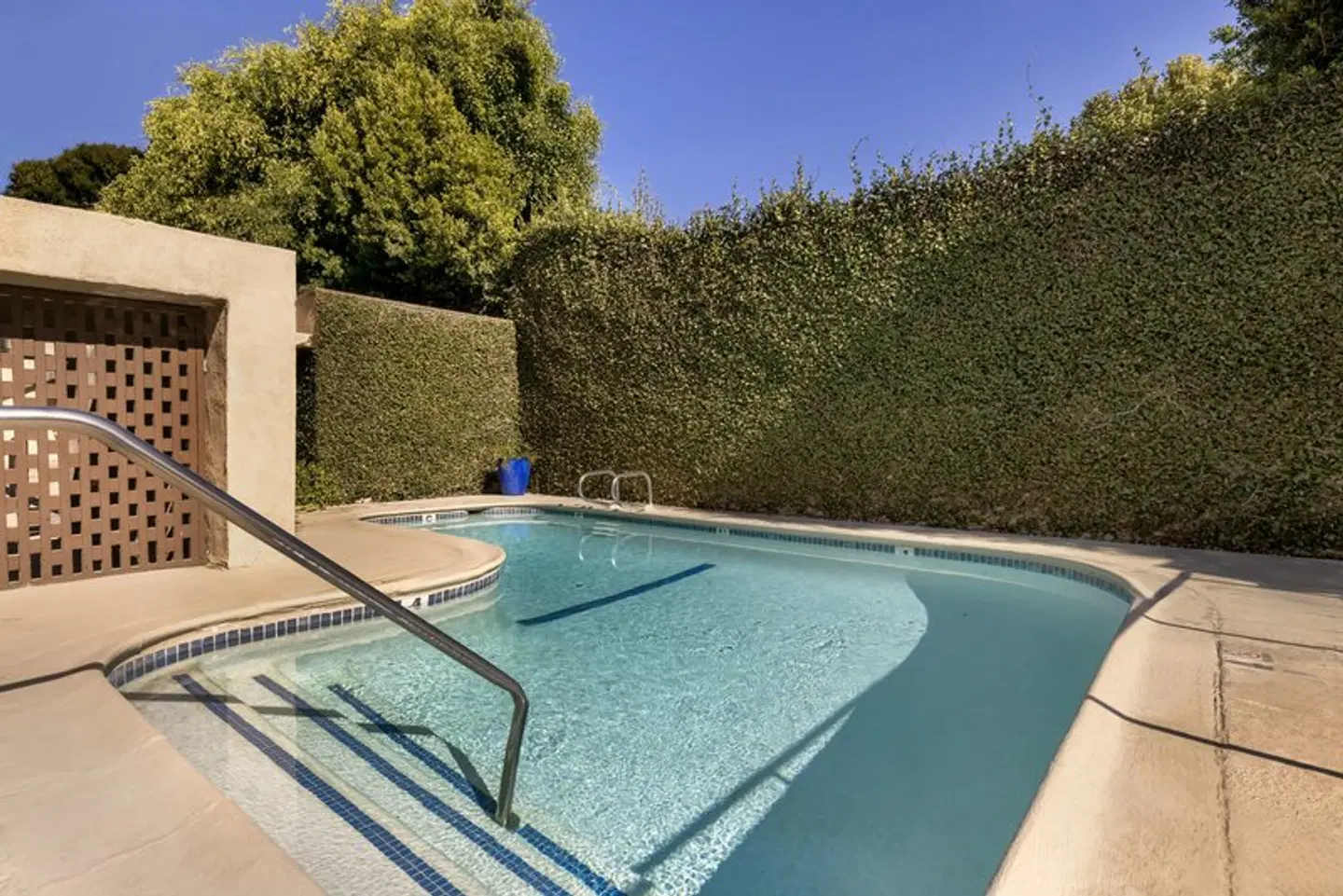 Best Western Royal Palace Inn & Suites OUTDOOR_POOL