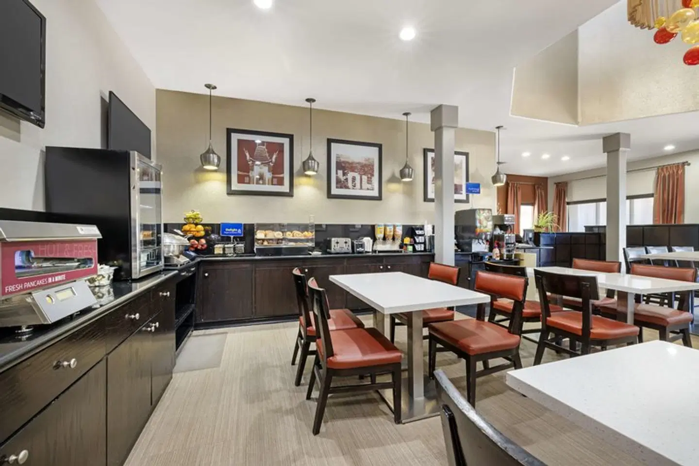 Best Western Royal Palace Inn & Suites Bar