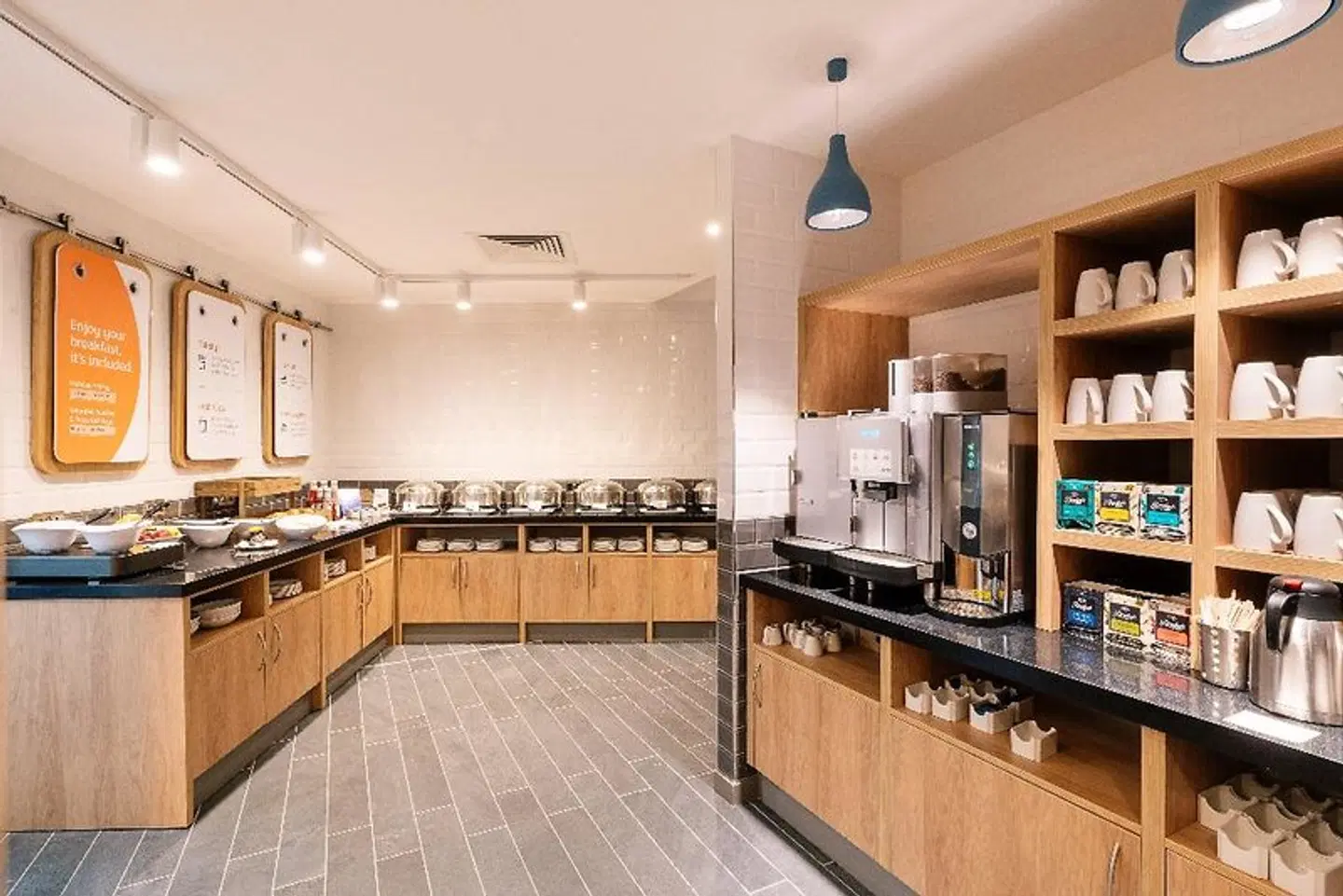 Holiday Inn Express Derry - Londonderry by IHG Bar