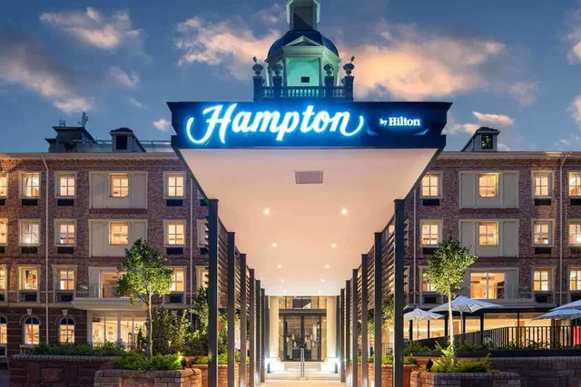 Hampton By Hilton Sandton Grayston EXTERIOR