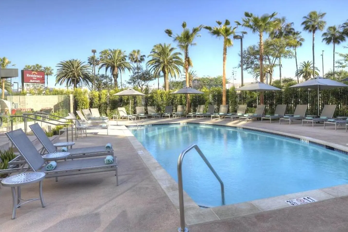 Residence Inn by Marriott Los Angeles LAX/Century Boulevard OUTDOOR_POOL