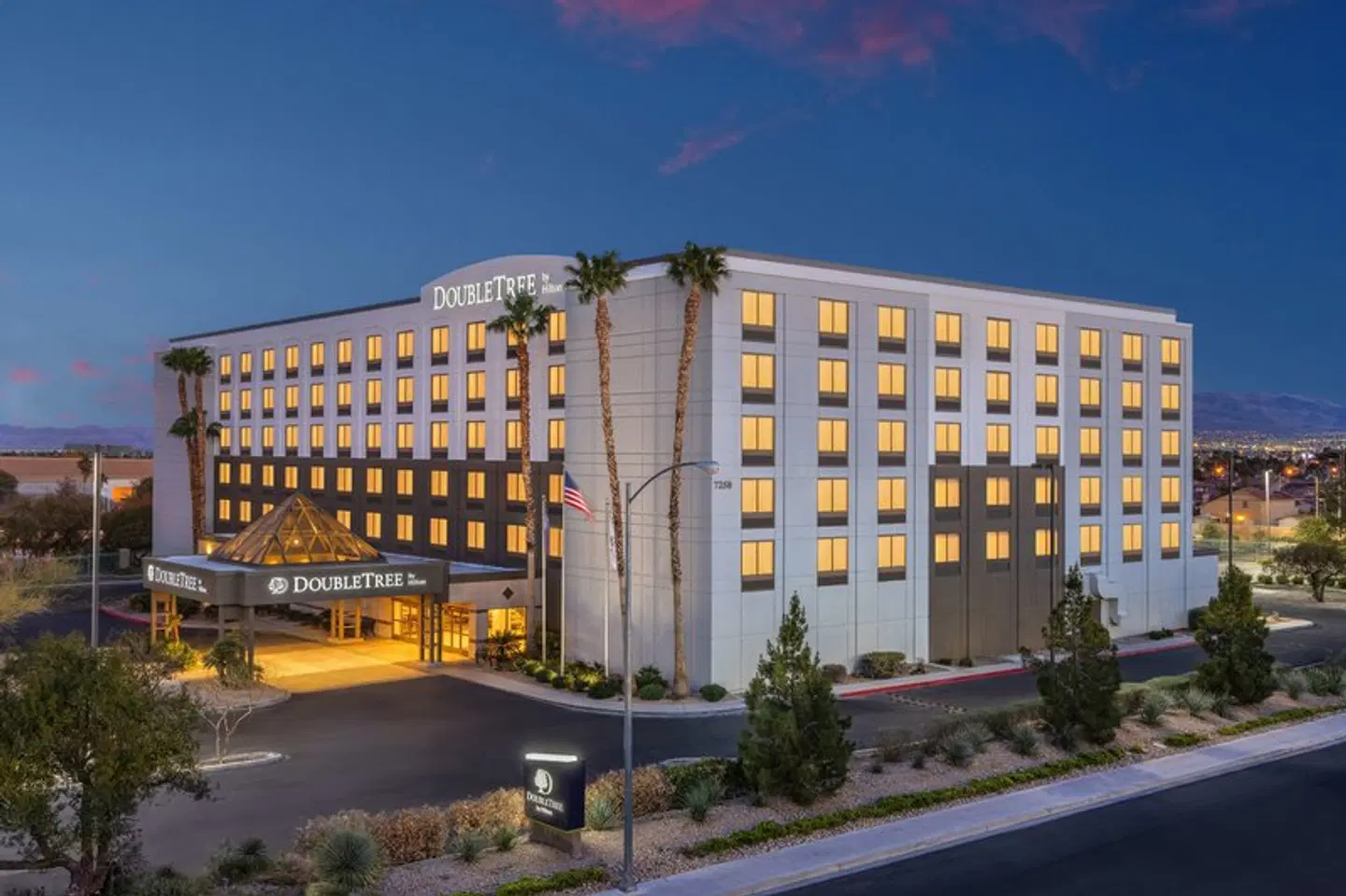 DoubleTree by Hilton Las Vegas Airport EXTERIOR