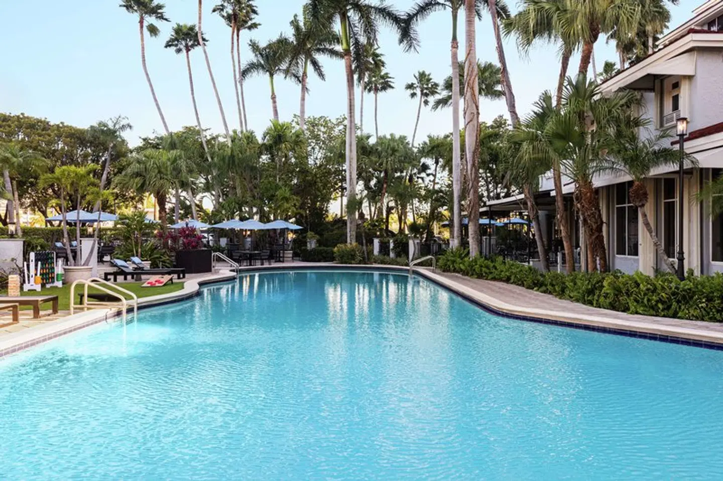 Embassy Suites by Hilton Fort Lauderdale - 17th Street OUTDOOR_POOL