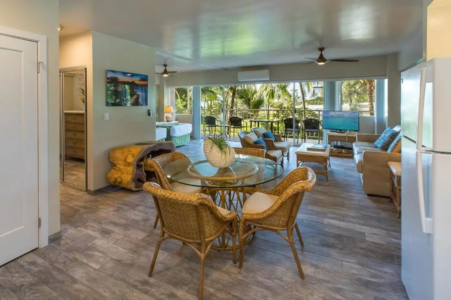 Waikiki Shore by Outrigger LOUNGE_LOBBY
