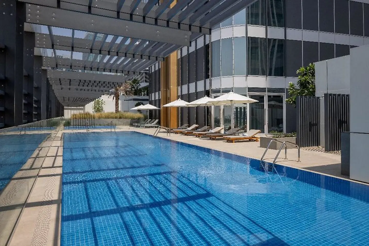 Staybridge Suites Dubai Business Bay by IHG Hallenbad