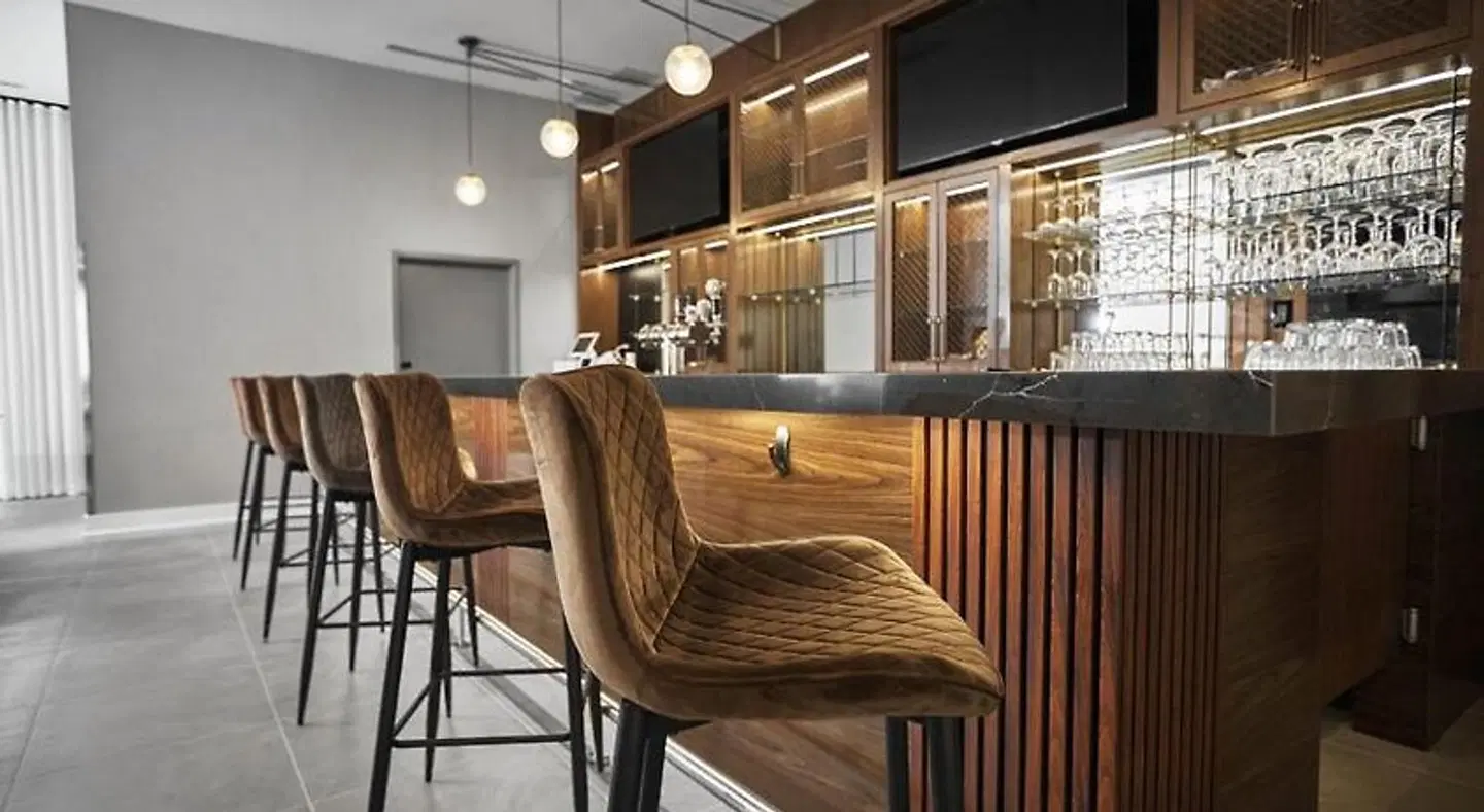 Four Points By Sheraton Oakville Bar