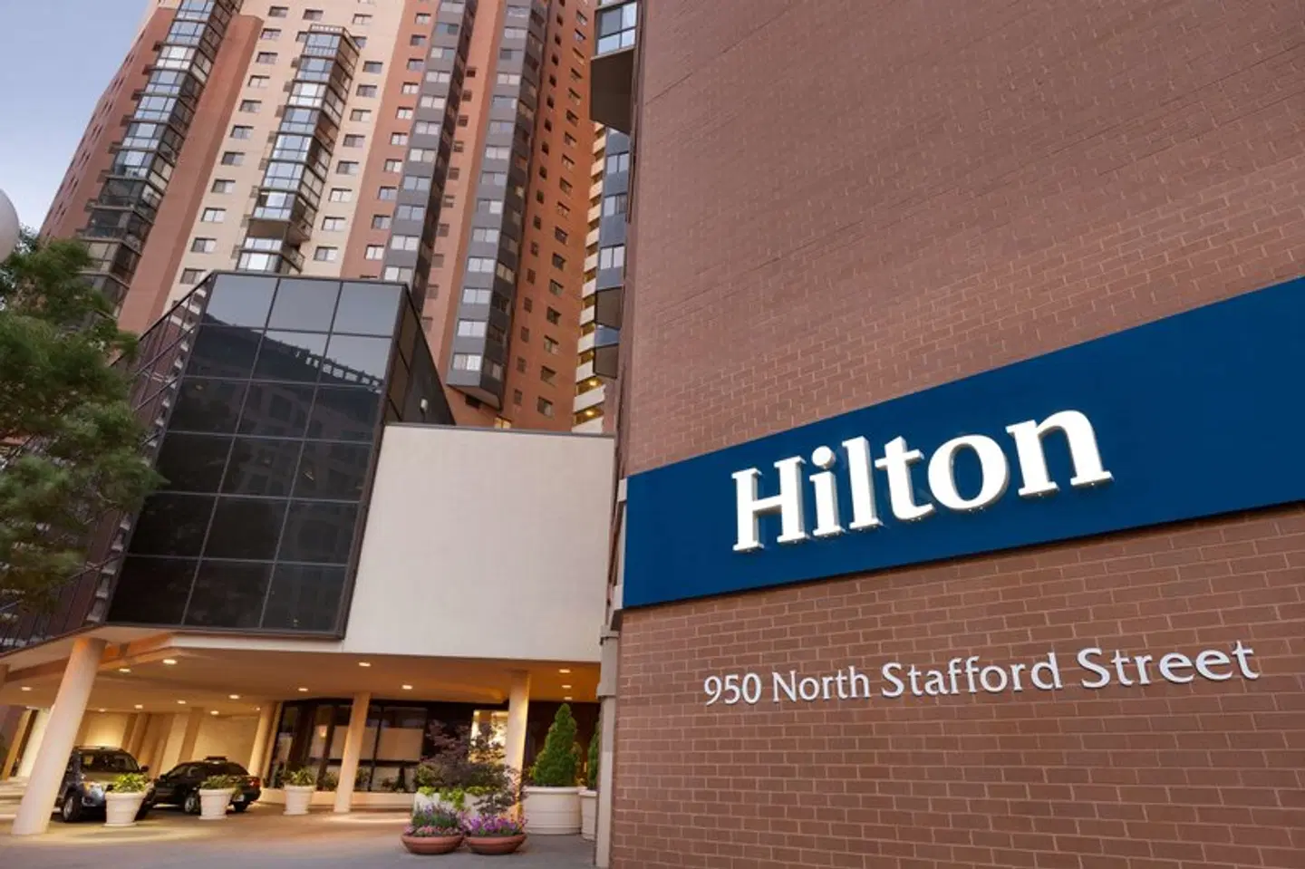 Hilton Arlington EXTERIOR