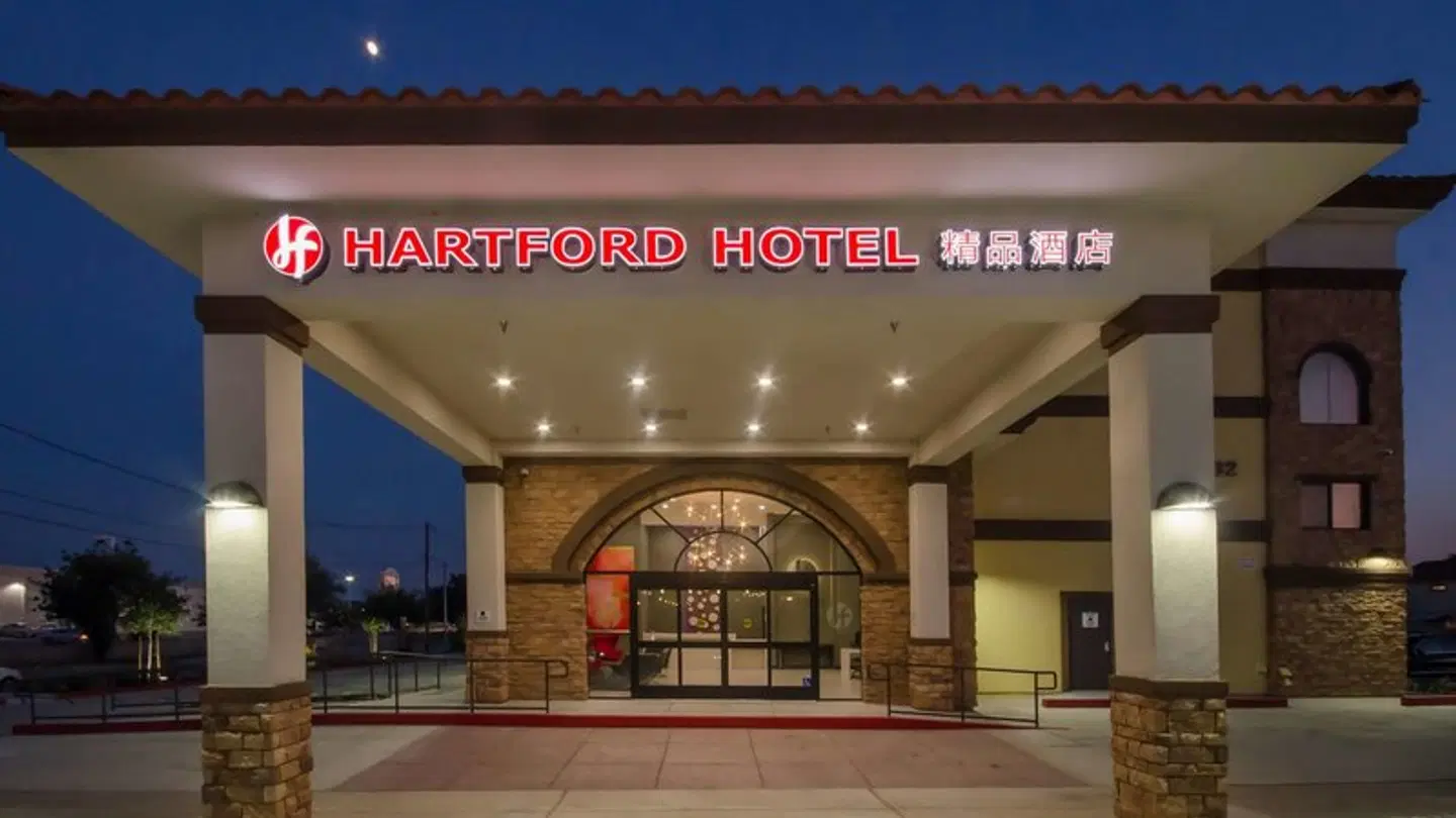 Hartford Hotel EXTERIOR