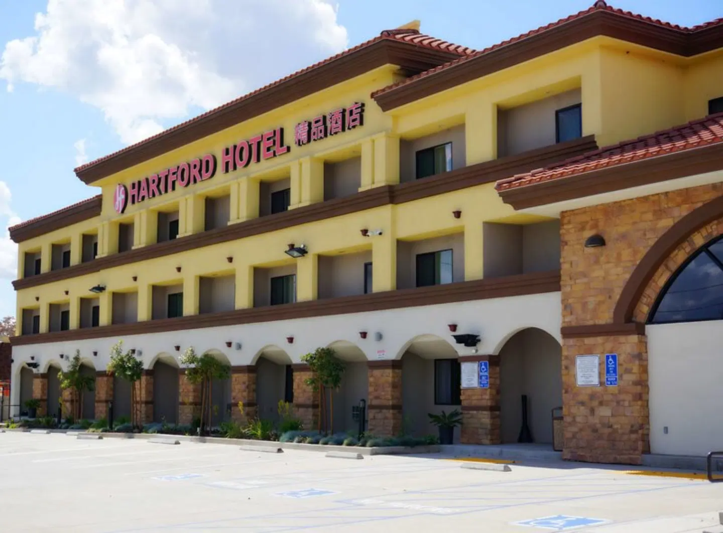 Hartford Hotel EXTERIOR