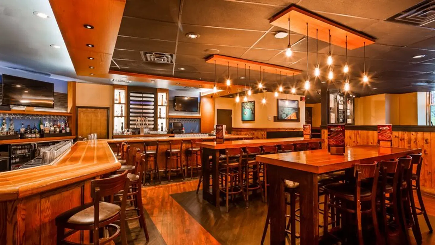 Best Western Plus Casino Royale - On The Strip Bar