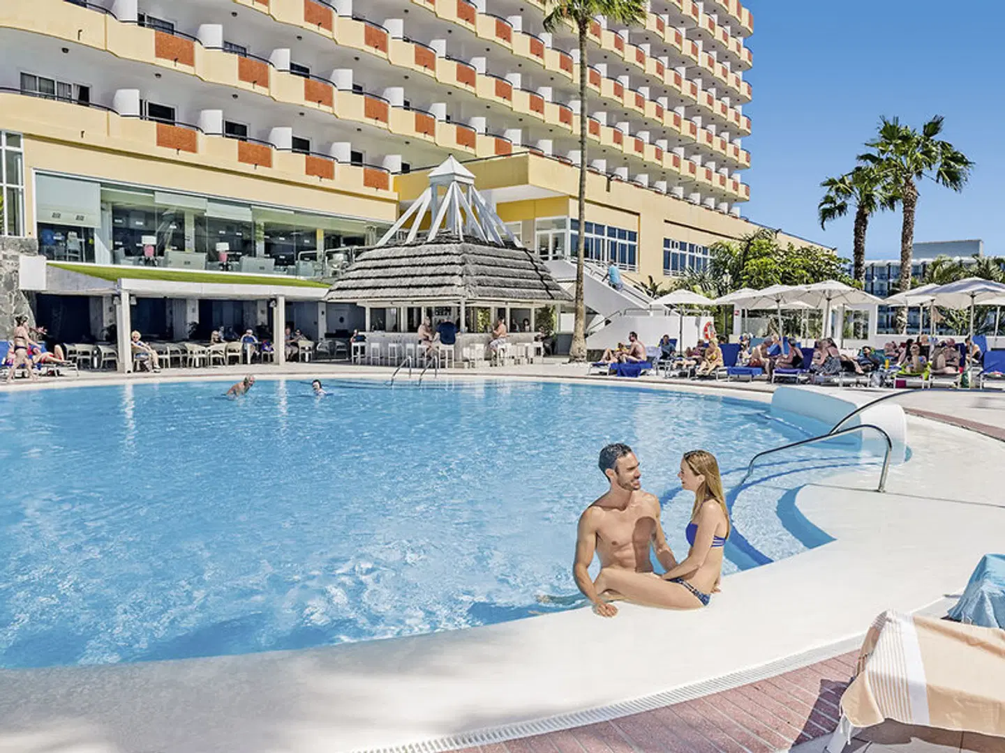 Lucana OUTDOOR_POOL