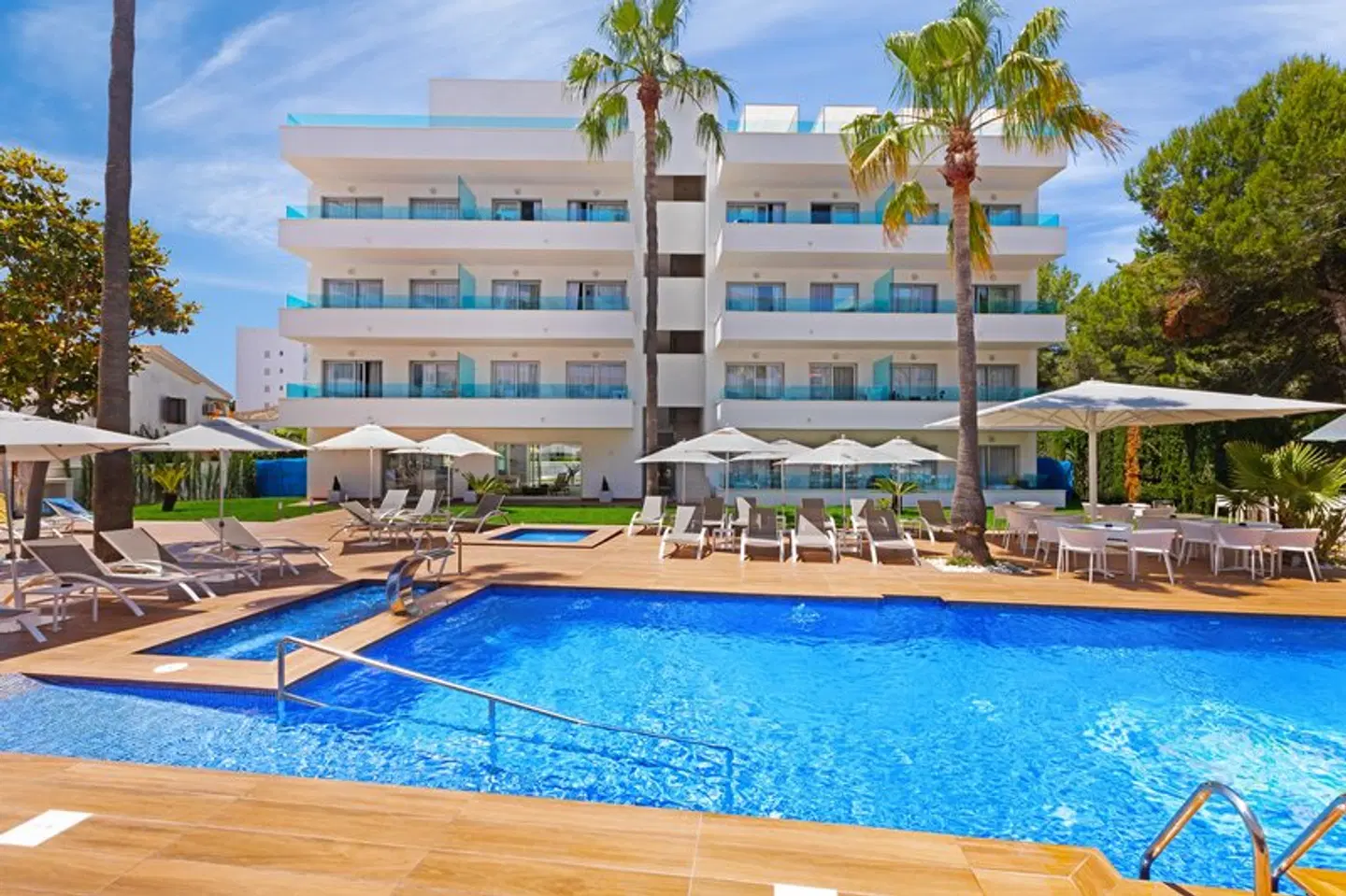 Metropolitan JUKA Playa OUTDOOR_POOL