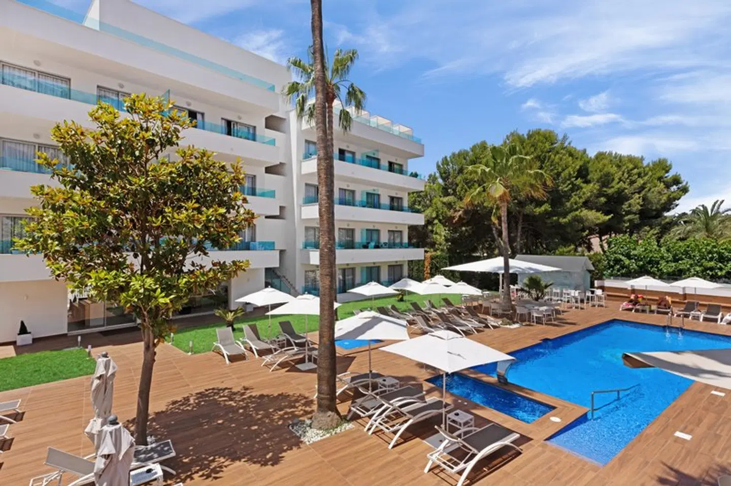 Metropolitan JUKA Playa OUTDOOR_POOL