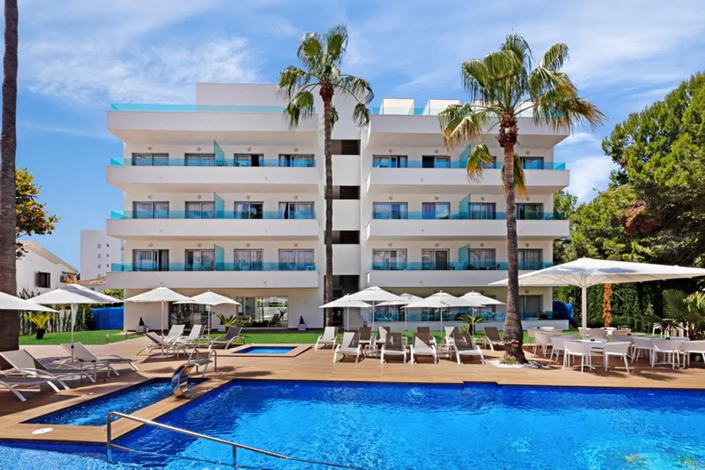 Metropolitan JUKA Playa OUTDOOR_POOL