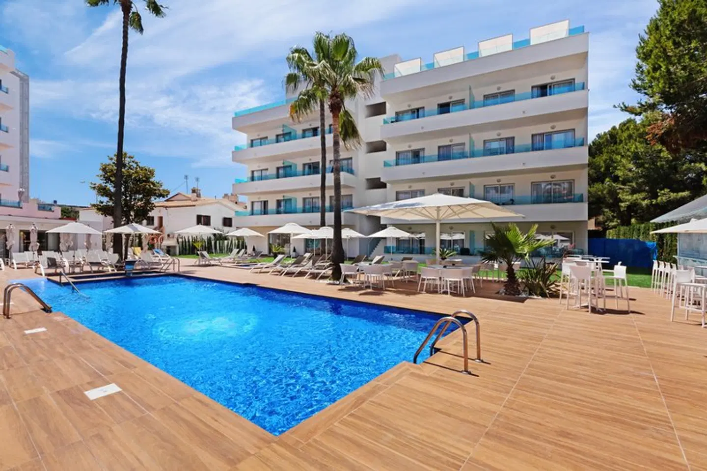 Metropolitan JUKA Playa OUTDOOR_POOL
