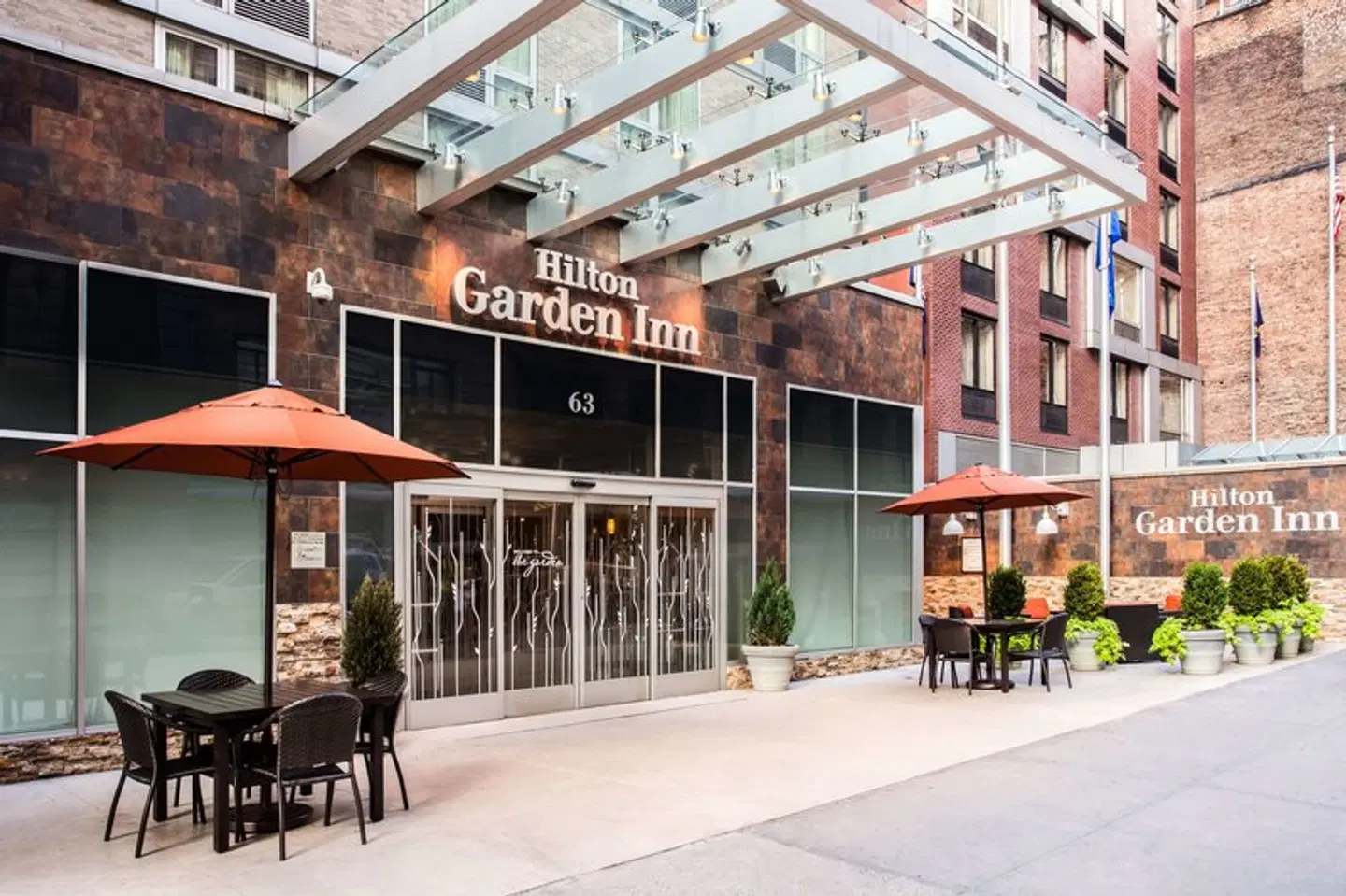 Hilton Garden Inn West 35th Street EXTERIOR