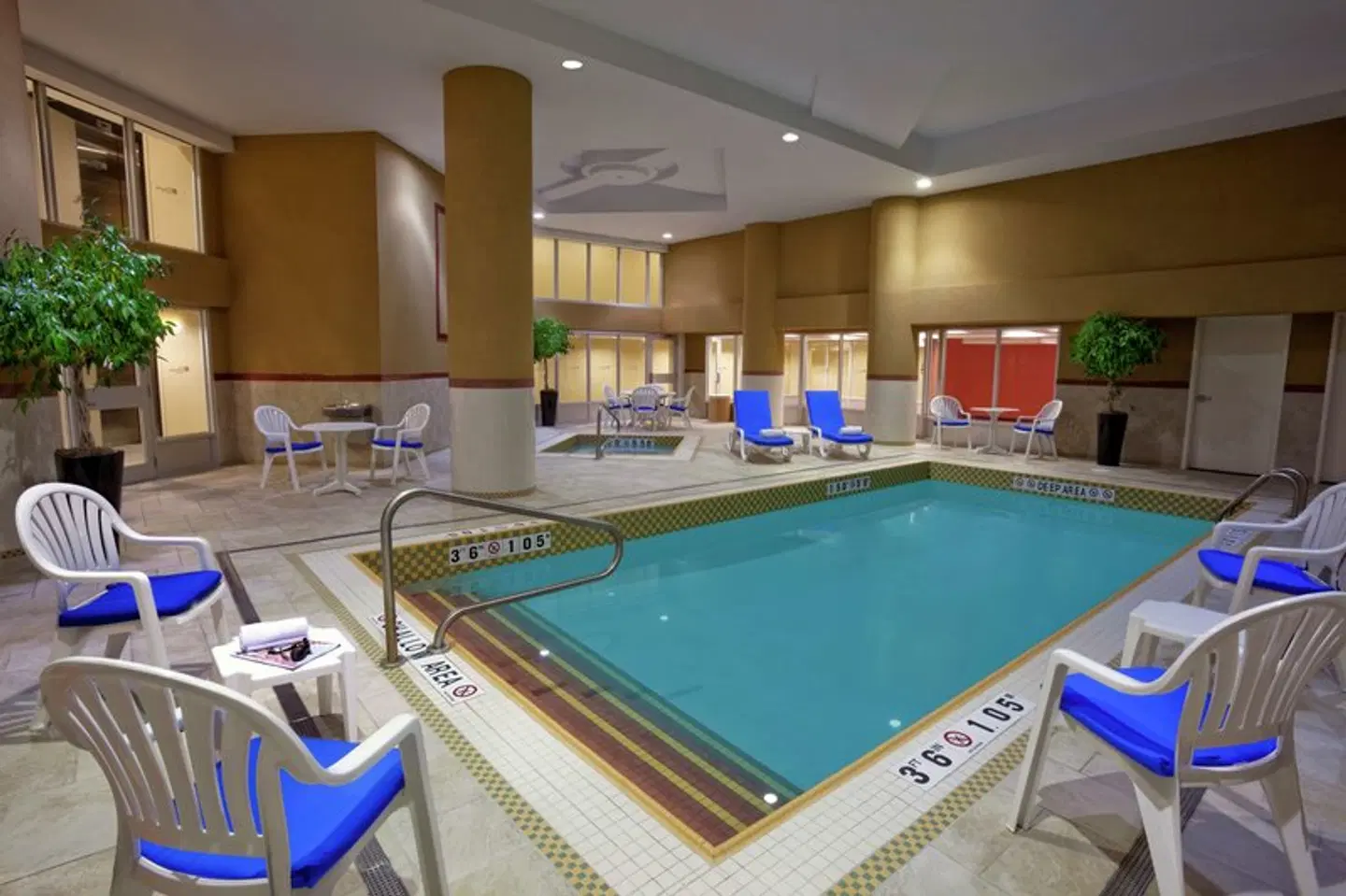 Hilton Garden Inn Toronto Airport Hallenbad