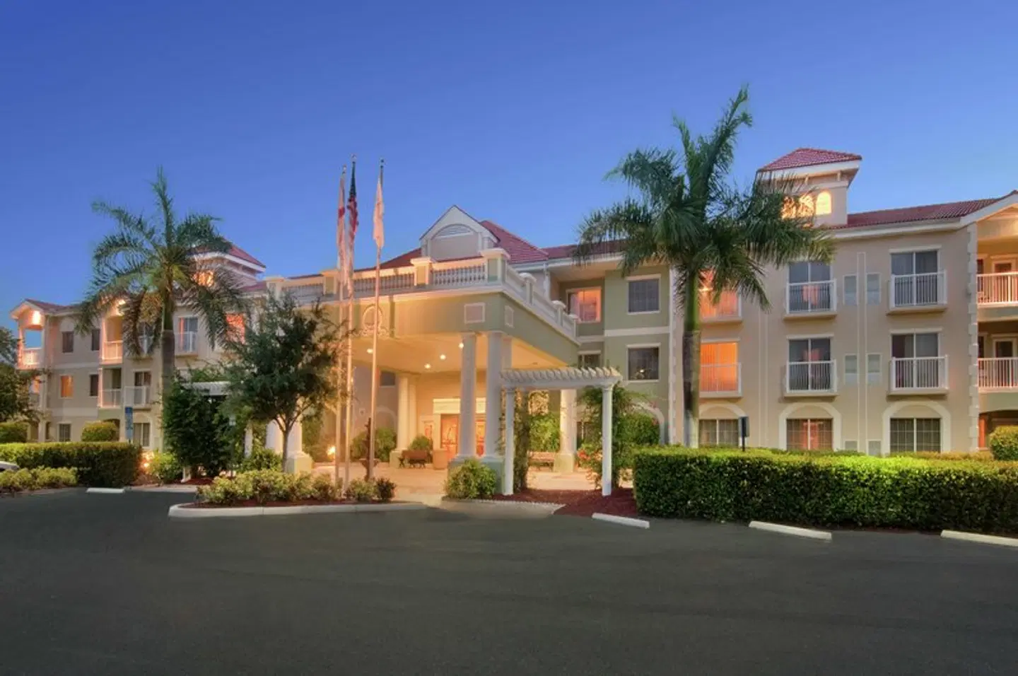 DoubleTree Suites by Hilton Naples EXTERIOR