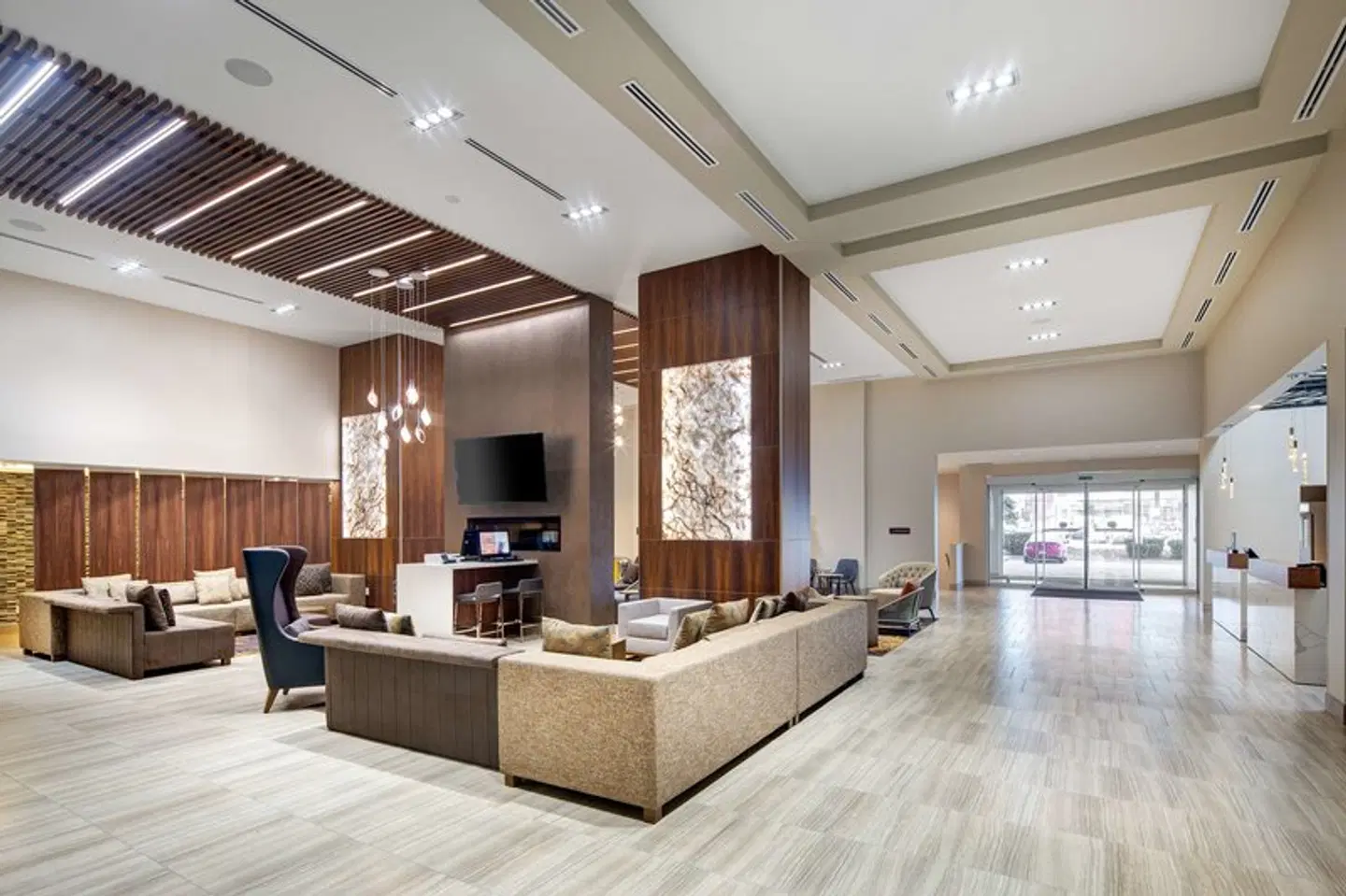 DoubleTree by Hilton Toronto Airport LOUNGE_LOBBY