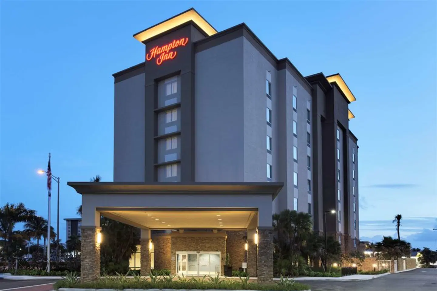 Hampton Inn Fort Lauderdale Pompano Beach EXTERIOR
