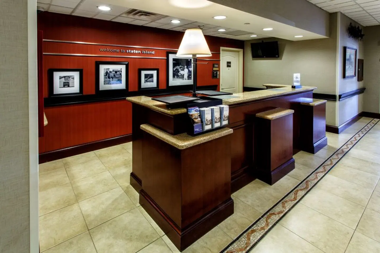 Hampton Inn & Suites Staten Island LOUNGE_LOBBY