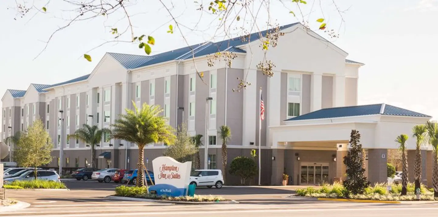 Hampton Inn & Suites Orlando at SeaWorld EXTERIOR