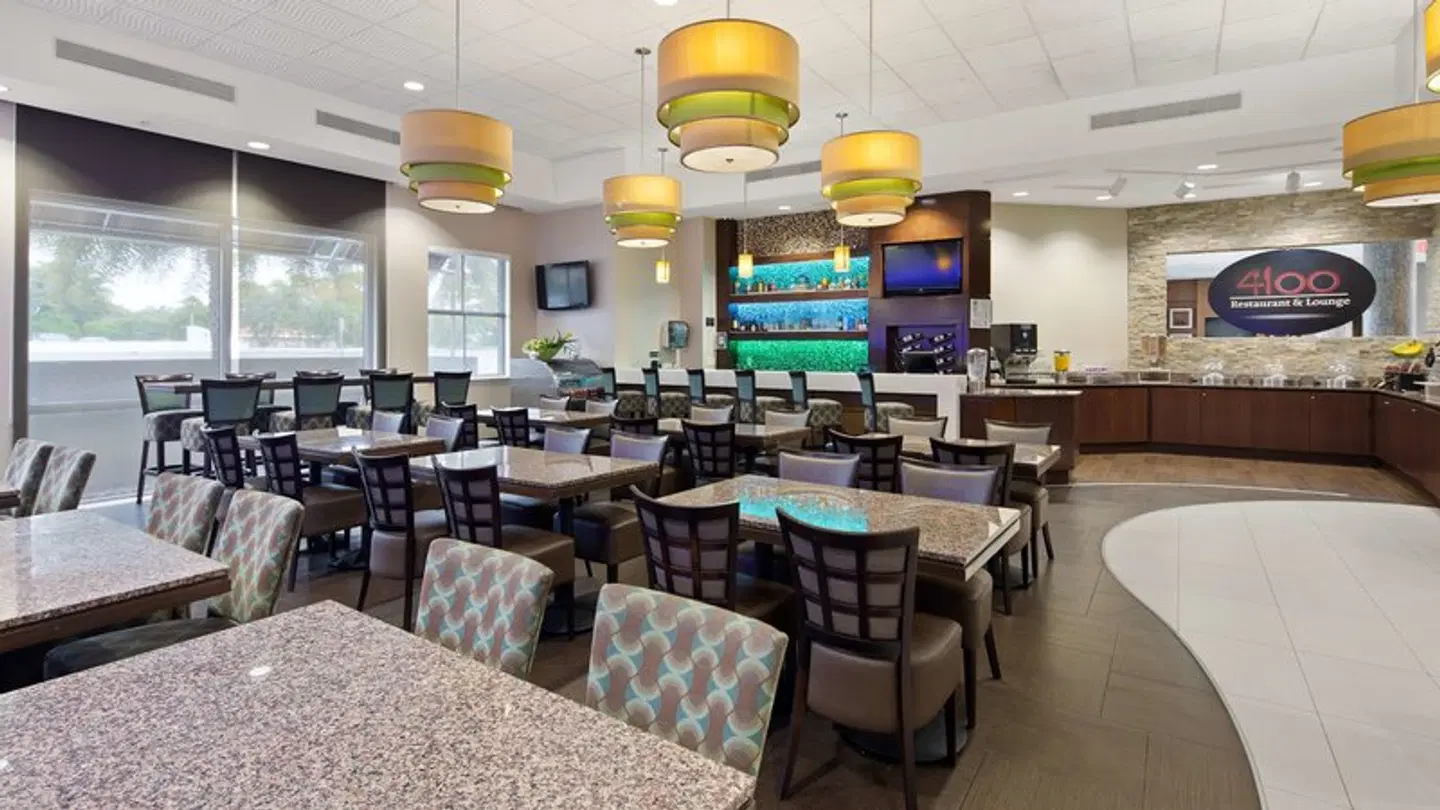 Best Western Premier Miami International Airport Hotel & Suites Bar
