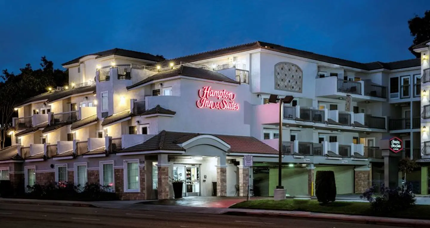 Hampton Inn & Suites Hermosa Beach EXTERIOR