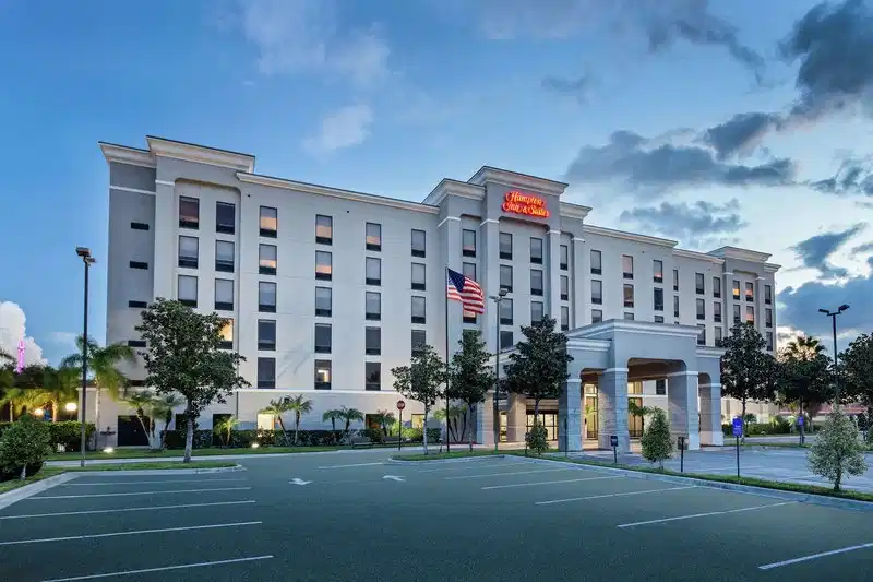 Hampton Inn & Suites Orlando Intl Dr N – Hotelfoto