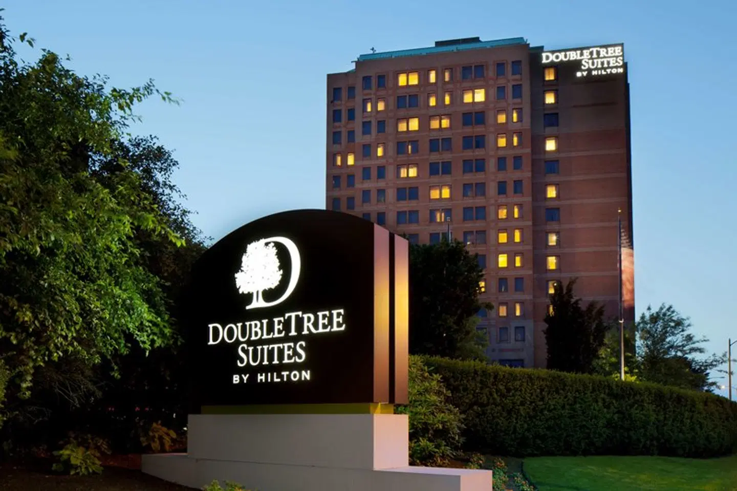 DoubleTree Suites by Hilton Boston - Cambridge EXTERIOR