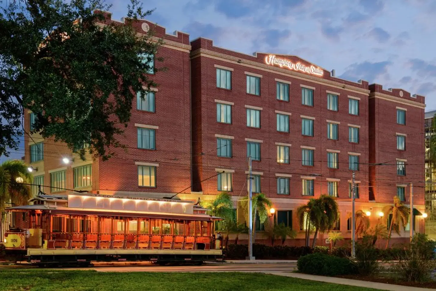 Hampton Inn & Suites Tampa/Ybor City/Downtown EXTERIOR