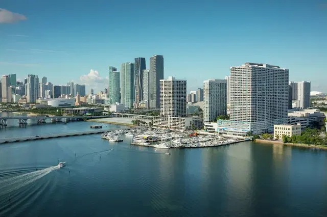 DoubleTree by Hilton Grand Hotel Biscayne Bay EXTERIOR