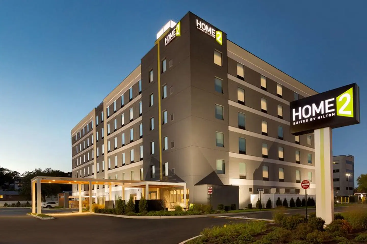 Home2 Suites by Hilton Hasbrouck Heights EXTERIOR