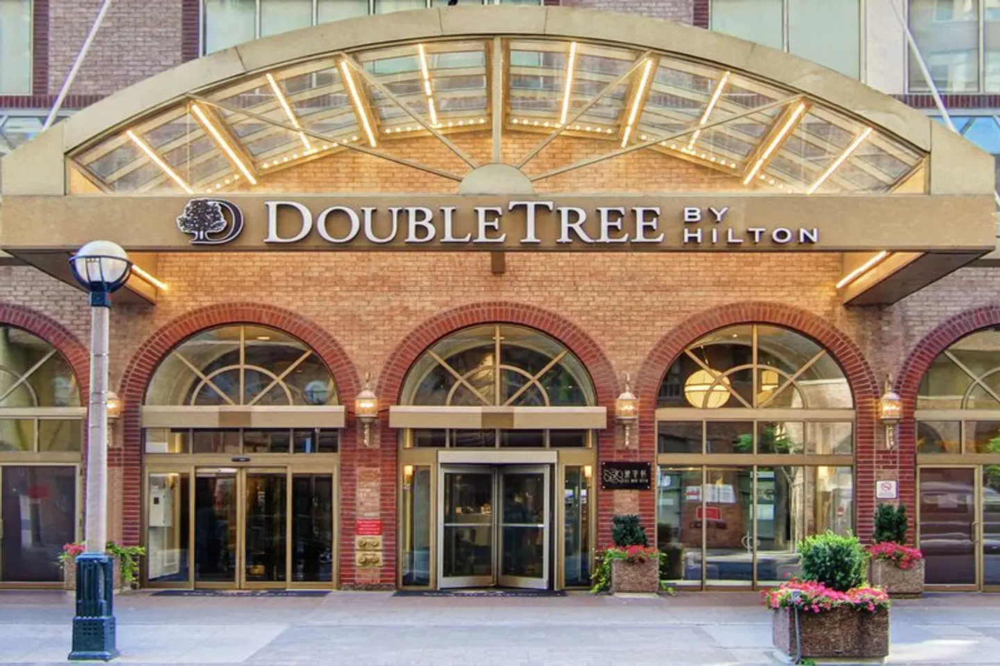 DoubleTree by Hilton Toronto Downtown EXTERIOR