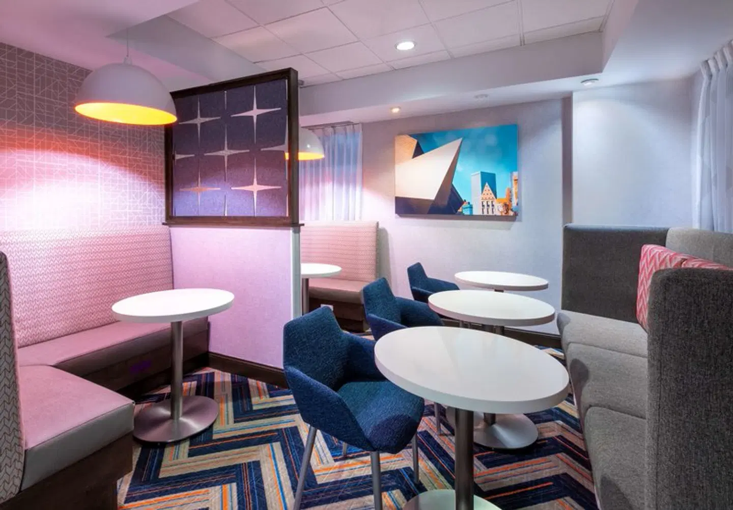 Hampton Inn Denver-International Airport Bar