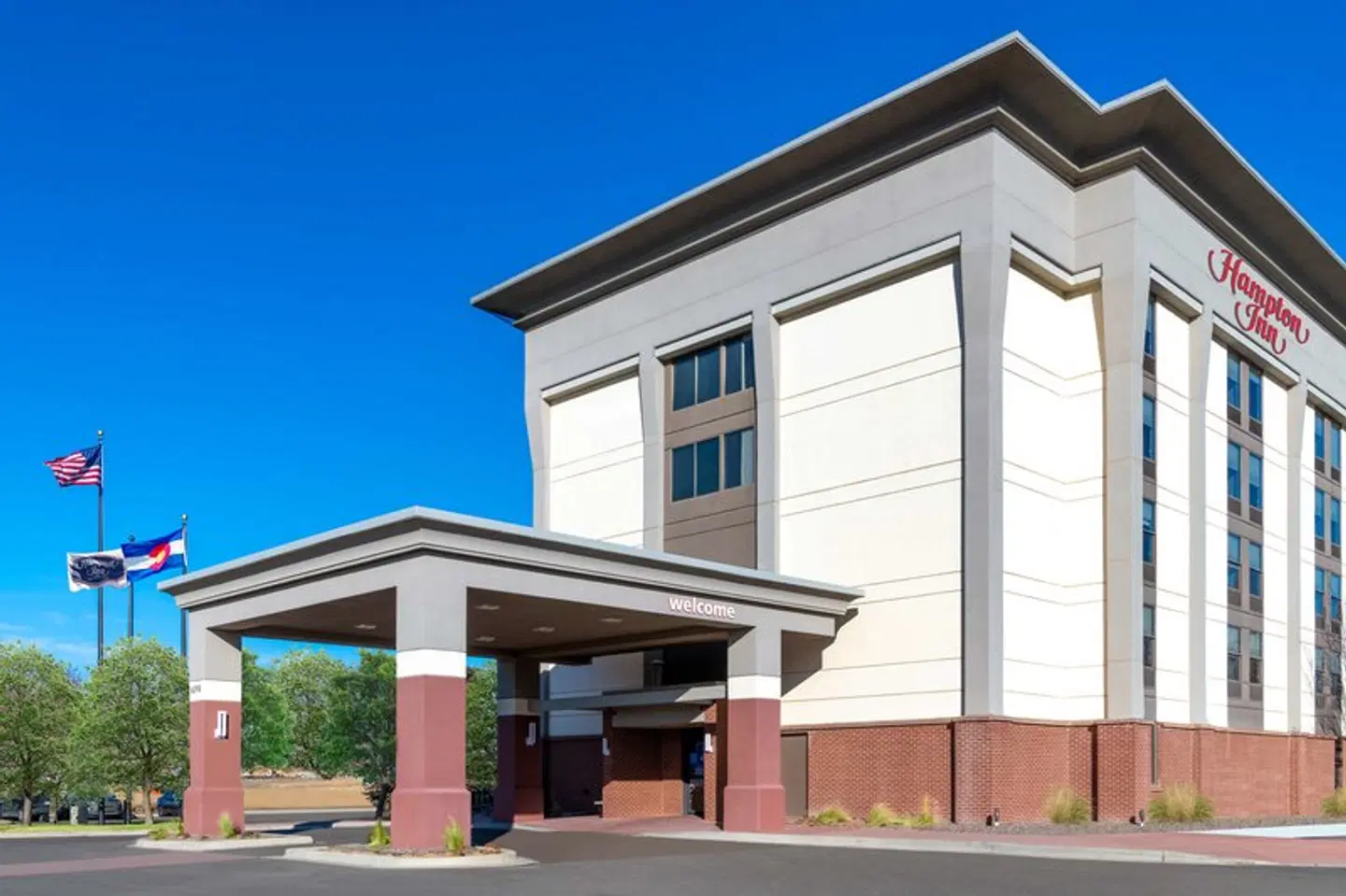 Hampton Inn Denver-International Airport EXTERIOR