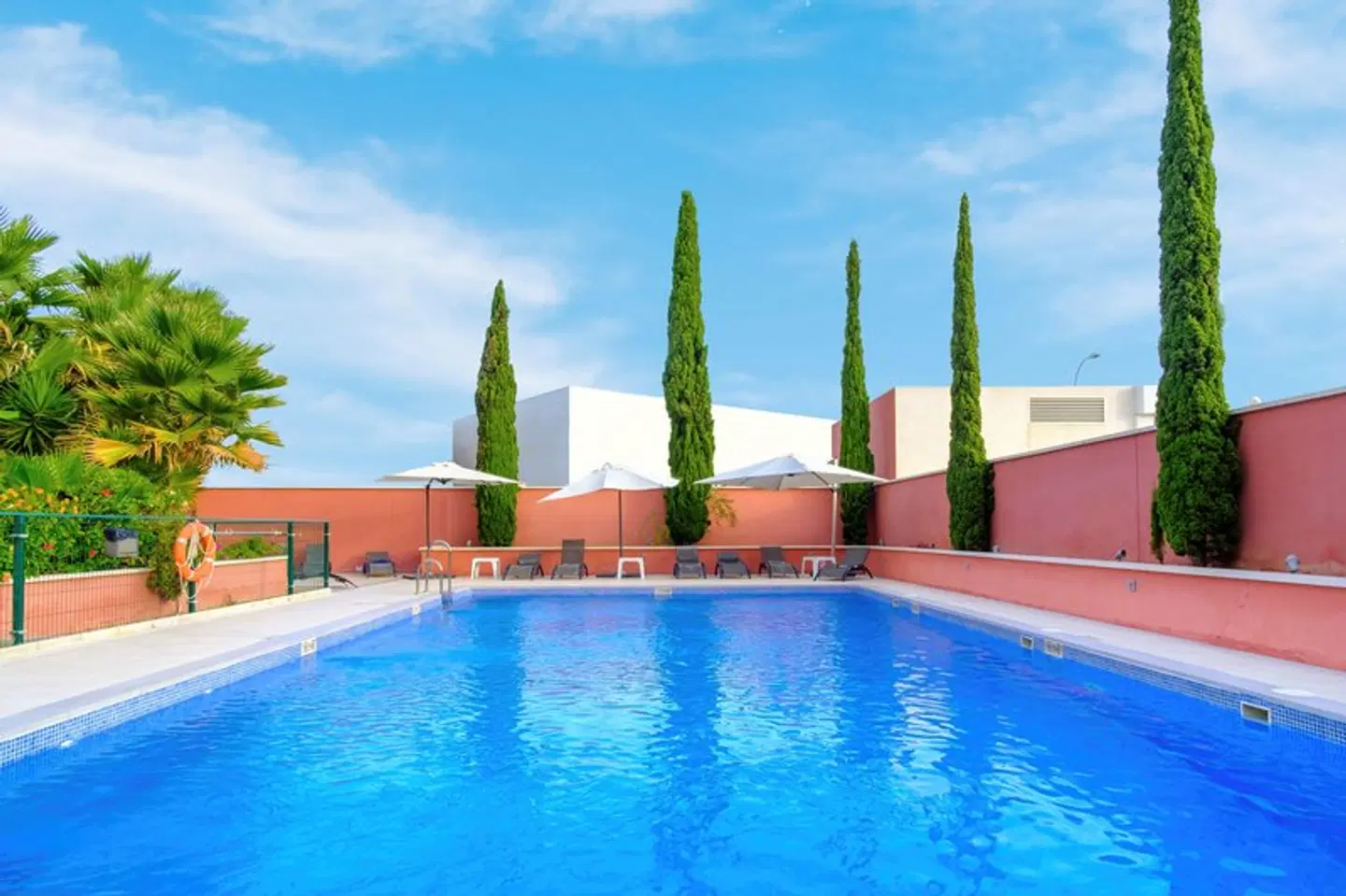 Hilton Garden Inn Malaga OUTDOOR_POOL