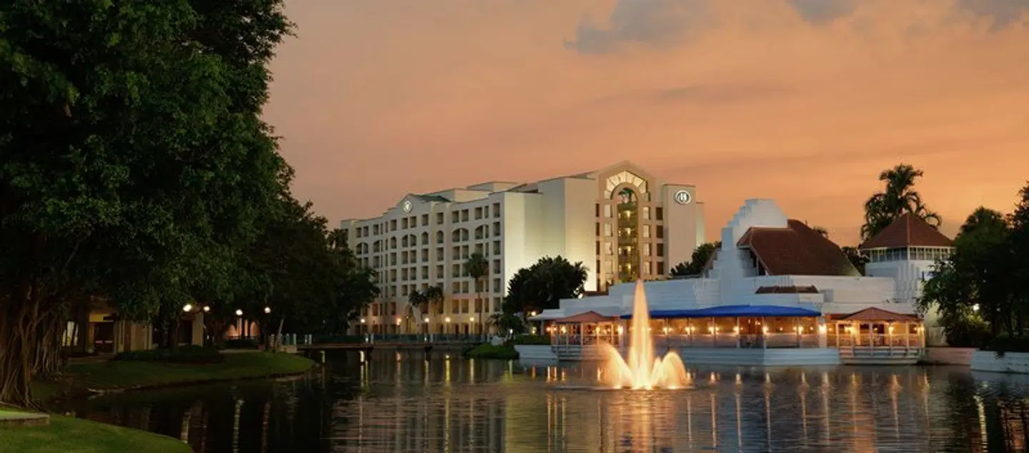 Hilton Boca Raton Suites EXTERIOR