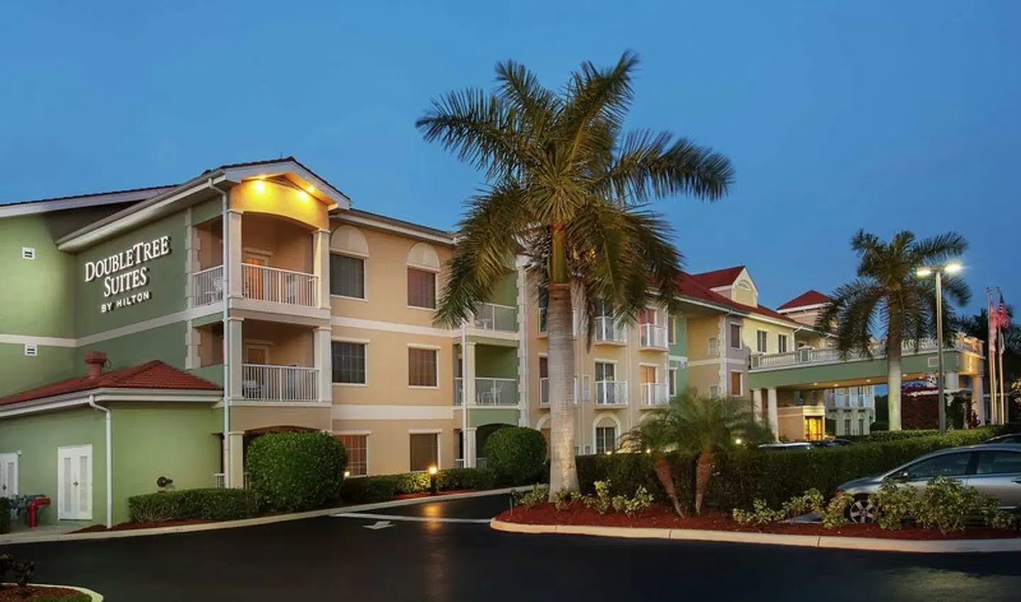 DoubleTree Suites by Hilton Naples EXTERIOR