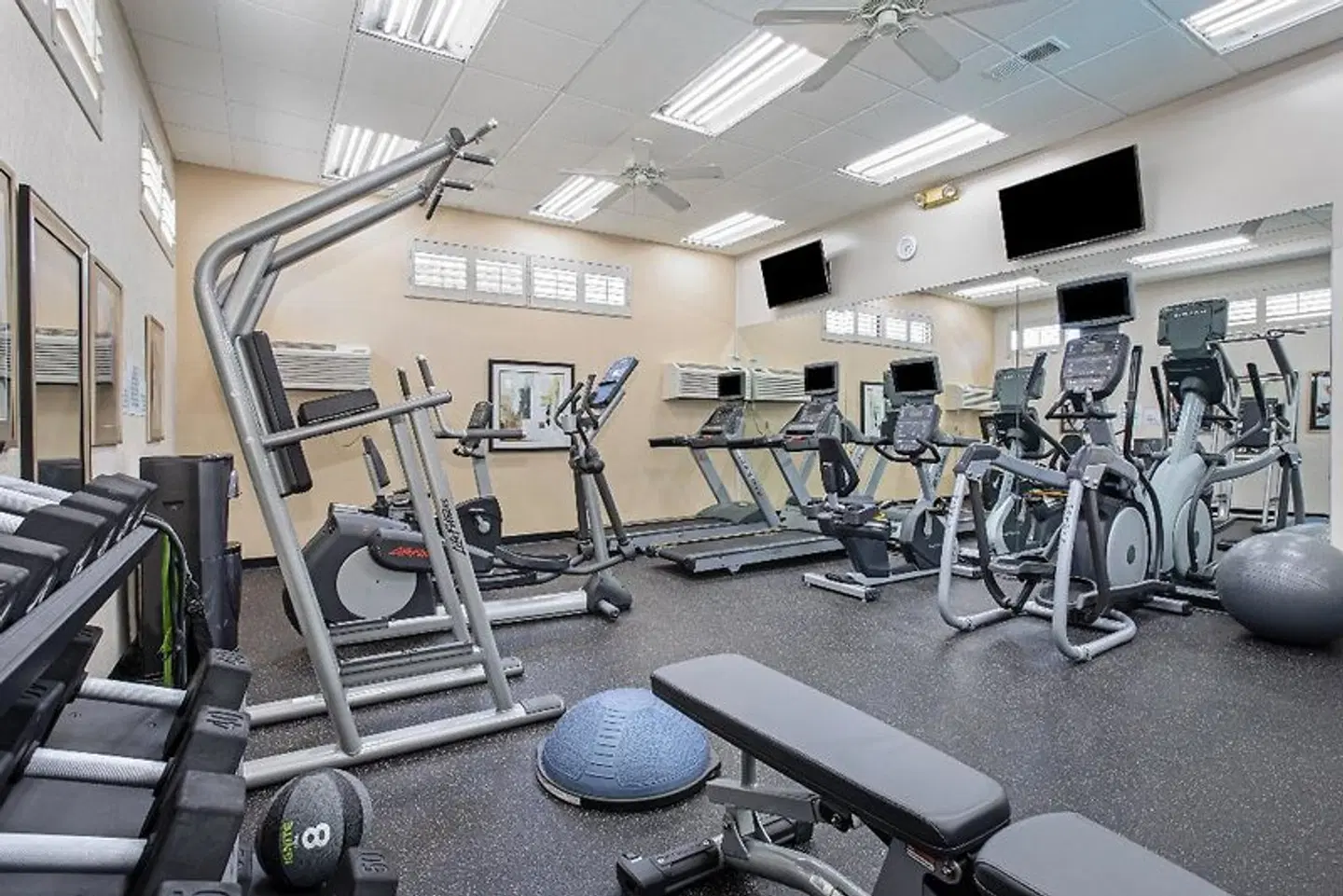 Holiday Inn Los Angeles International Airport by IHG SPORTS_AND_LEISURE