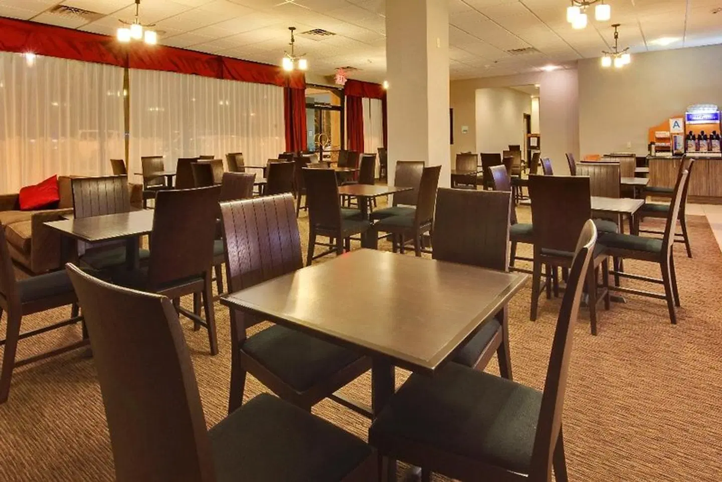 Holiday Inn Express Los Angeles - LAX Airport by IHG Bar
