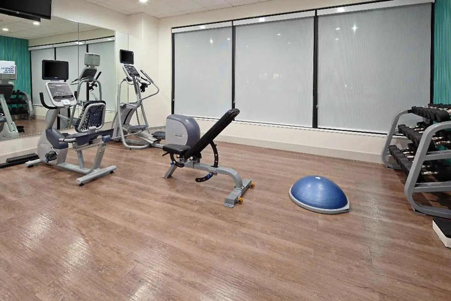 Holiday Inn Express Los Angeles - LAX Airport by IHG SPORTS_AND_LEISURE