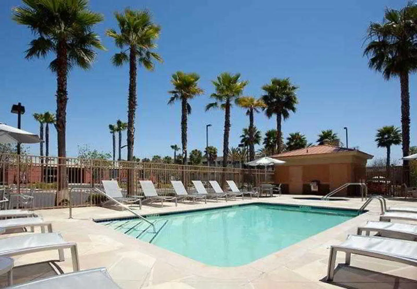 SpringHill Suites by Marriott Los Angeles LAX/Manhattan Beach OUTDOOR_POOL