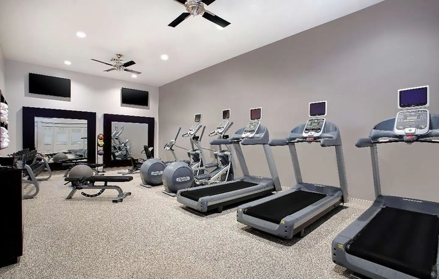 Embassy Suites by Hilton Orlando International Drive Convention Center SPORTS_AND_LEISURE