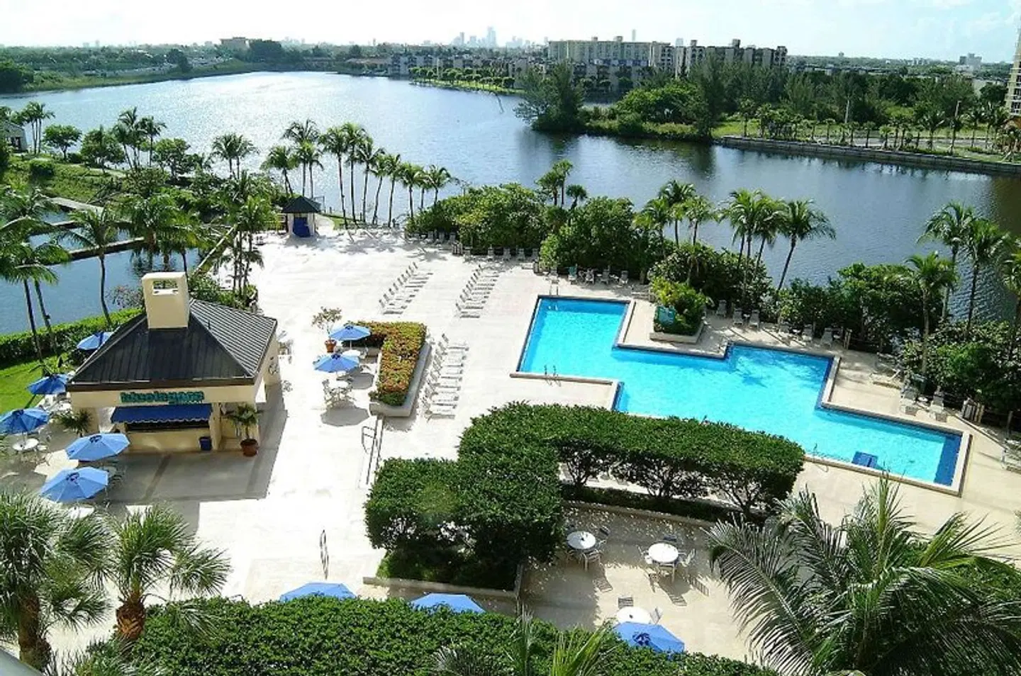 Hilton Miami Airport Blue Lagoon EXTERIOR
