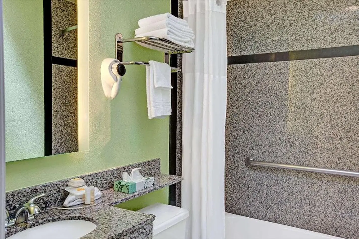 Days Inn by Wyndham San Francisco - Lombard Badezimmer
