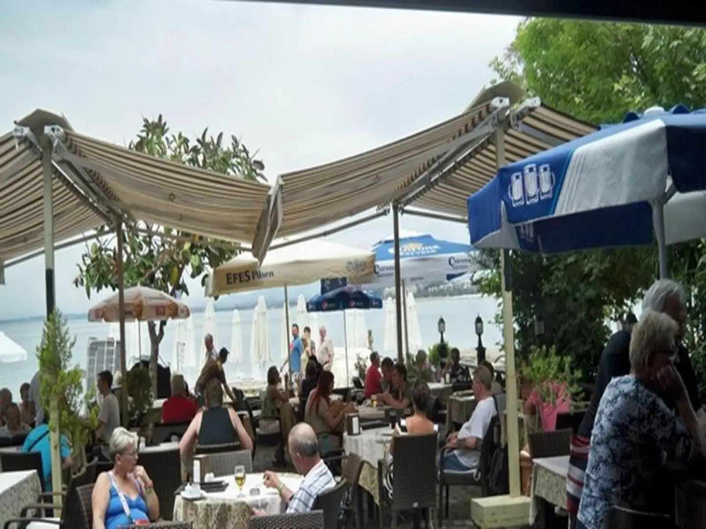 Leda Beach Hotel Terrasse