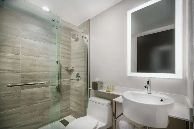 DoubleTree by Hilton New York Times Square South Badezimmer
