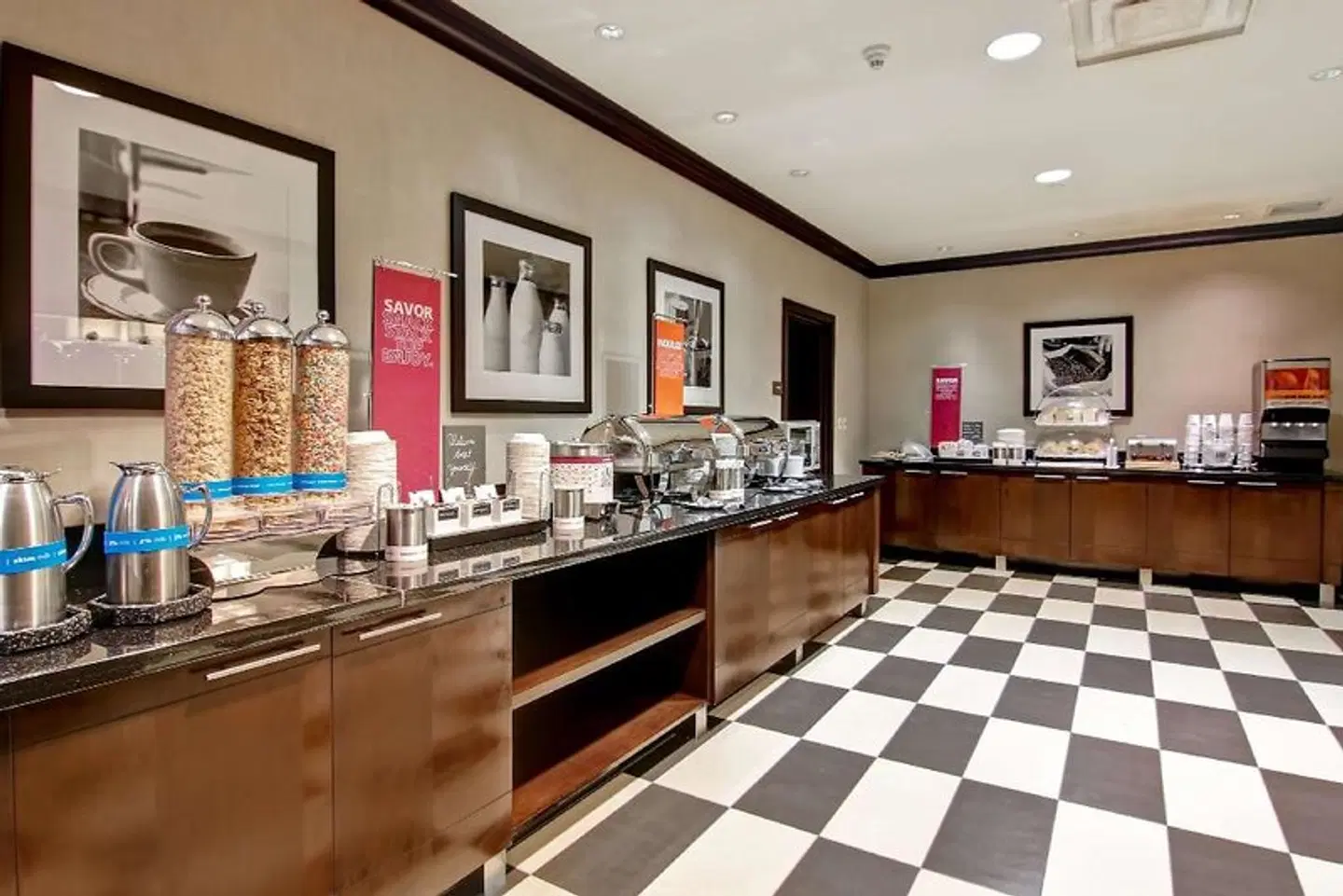 Hampton Inn by Hilton Toronto Airport Corporate Centre Bar