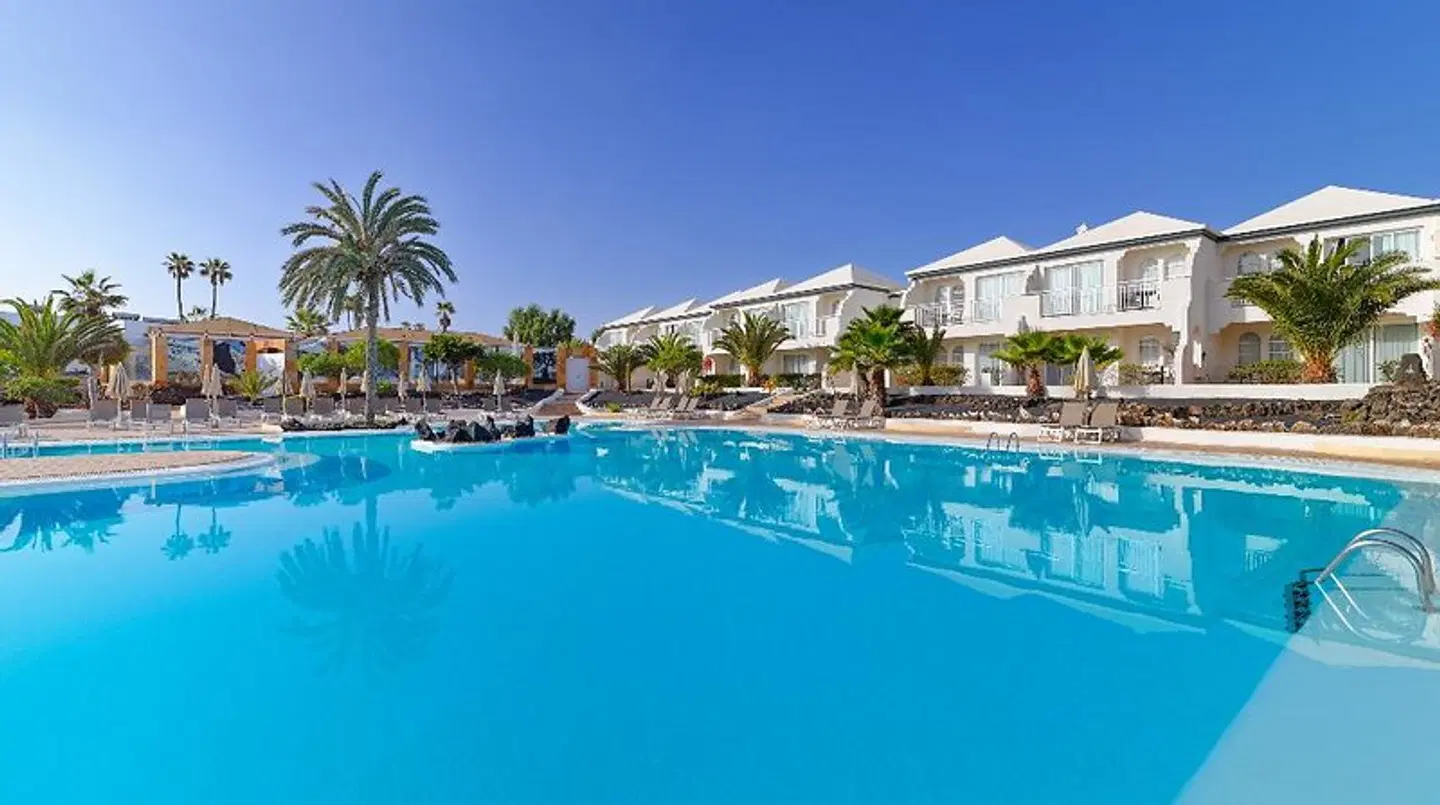 H10 Ocean Suites OUTDOOR_POOL